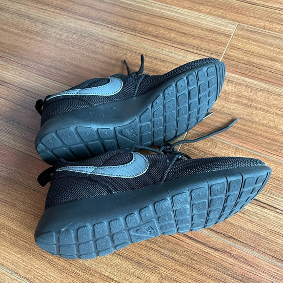 Nike Roshe Sneakers All Black - Picture 2 of 2